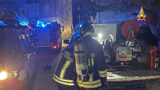 Acquaviva Picena - Canna fumaria in fiamme: danneggiato sottotetto in legno